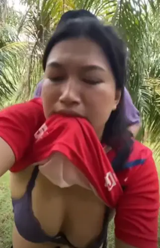 Video Viral ABG Tobrut Mesum Di Kebun Sawit Takut Ketahuan