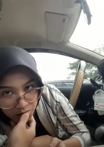 Video Viral Hijab Cantik Ngisep Di Mobil Lagi Ramai