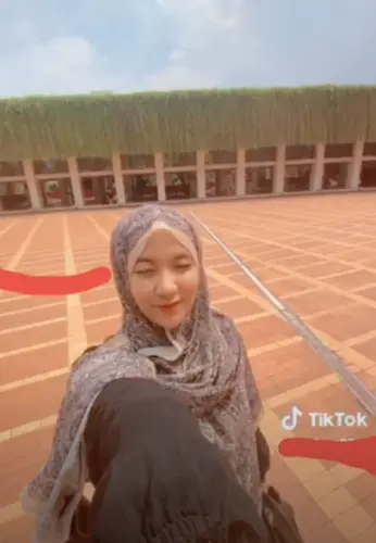 Video Viral Rare Hijaber Cantik Kena Crot Di Muka